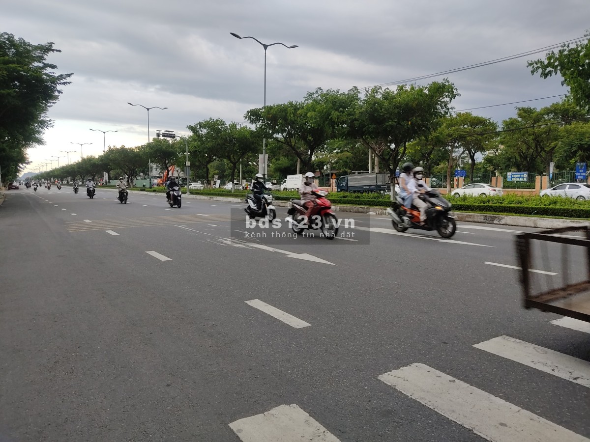 Bán gấp lô đất Shophouse 27M, kinh doanh khách sản, ngay trường ĐH FPT, lh ngay
