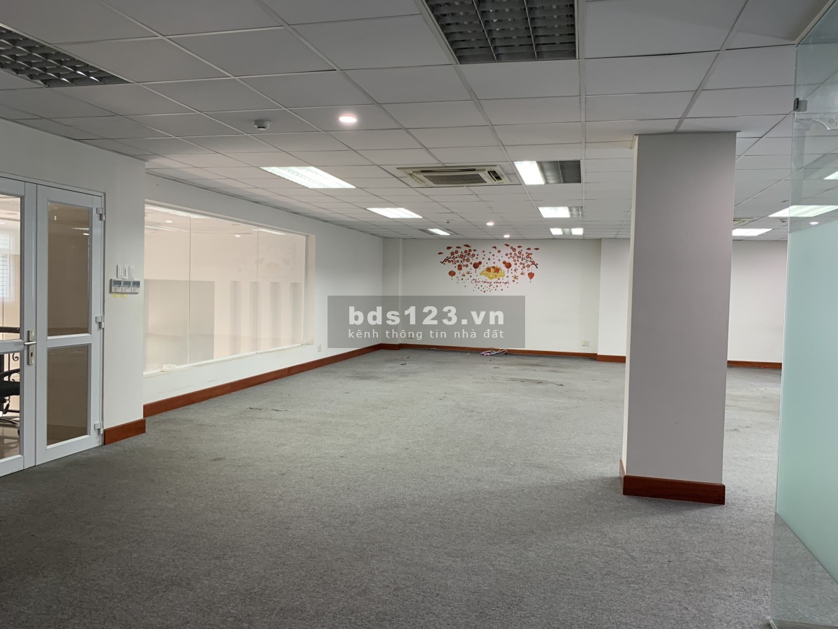 Cần cho thuê văn phòng đường 3/2, phường 14, Quận 10 dtsd 136m2 giá 39 triệu/tháng