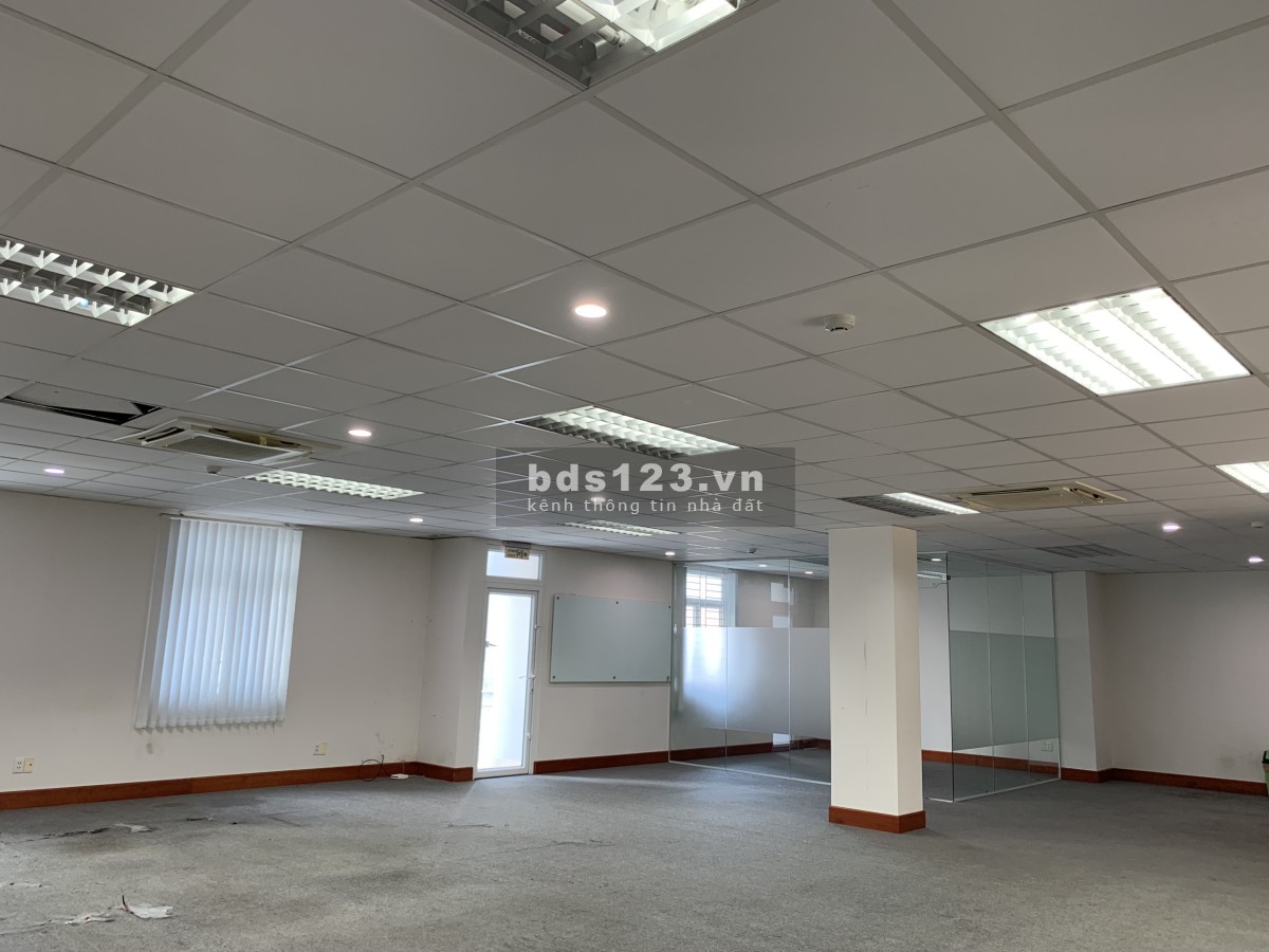 Cần cho thuê văn phòng đường 3/2, phường 14, Quận 10 dtsd 136m2 giá 39 triệu/tháng