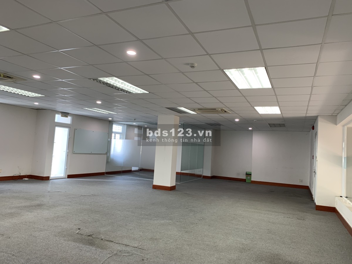 Cần cho thuê văn phòng đường 3/2, phường 14, Quận 10 dtsd 136m2 giá 39 triệu/tháng
