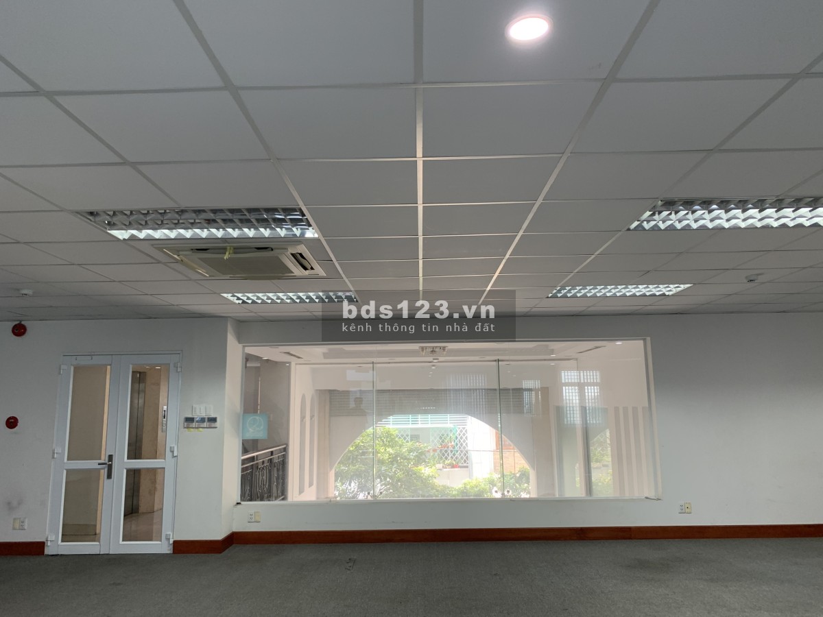 Cần cho thuê văn phòng đường 3/2, phường 14, Quận 10 dtsd 136m2 giá 39 triệu/tháng