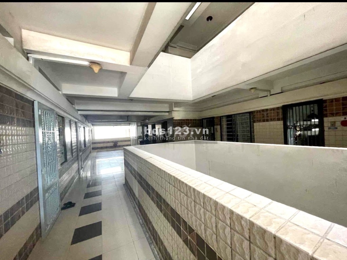 Cần bán căn góc diện tích 43m2 chung cư H1 Vĩnh Khánh Quận 4 lh 0358618929