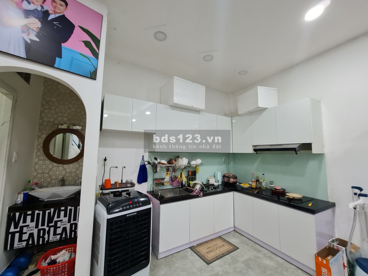 Bán nhà Huỳnh Văn Bánh, Phú Nhuận, diện tích sử dụng 50m2, 2 lầu, chỉ 5.8 tỉ