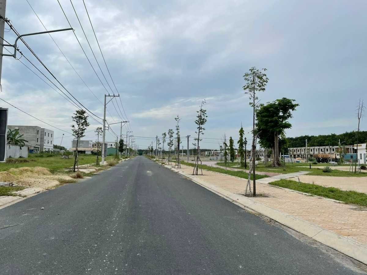 Bán đất có sổ ngay trung tâm hành chính Chơn Thành trả trước 350 triệu lh 0965080596