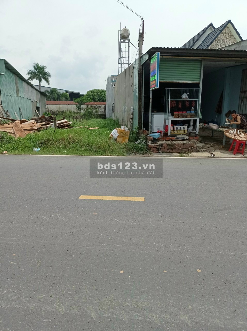 Chính chủ bán lô đất mặt tiền đường DT 833B sổ hồng riêng, xây dựng tự do chỉ 1,35 tỷ