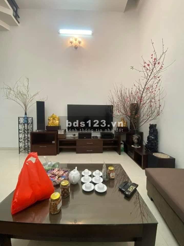 Bán nhà phố Nguyễn Ngọc Vũ, 10m ô tô tránh, nhà đẹp, full nội thất giá tốt/