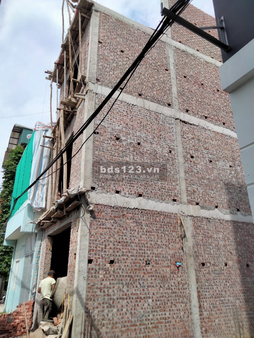 Chính chủ cần bán nhà mới 3 tầng 1 tum, giá 16.9m2, giá bán 2,2 tỷ có thương lượng