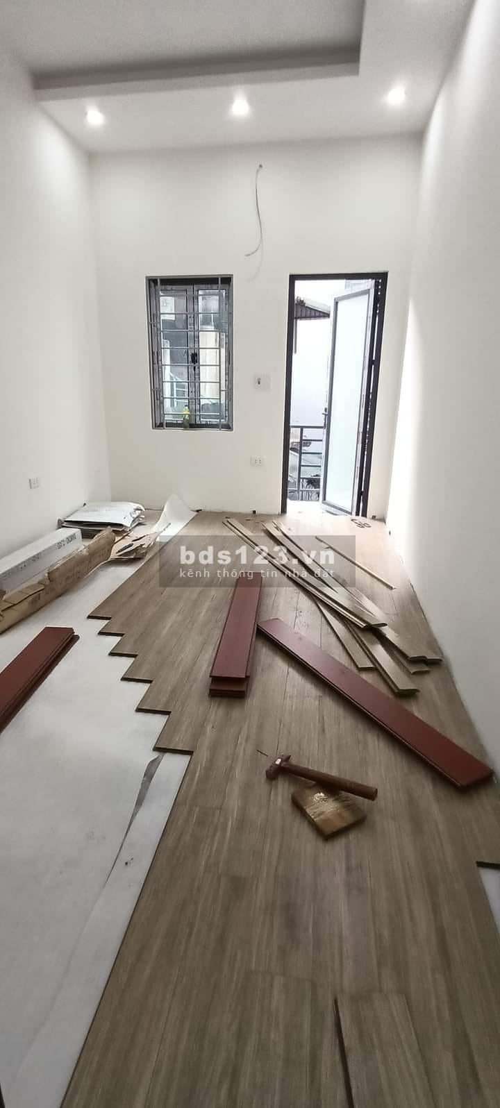 Cần bán nhà kinh doanh tốt Hồng Mai, Hai Bà Trưng 37m2 x 4 tầng, chỉ 3.65 tỷ. Alo e Lan 0975258510