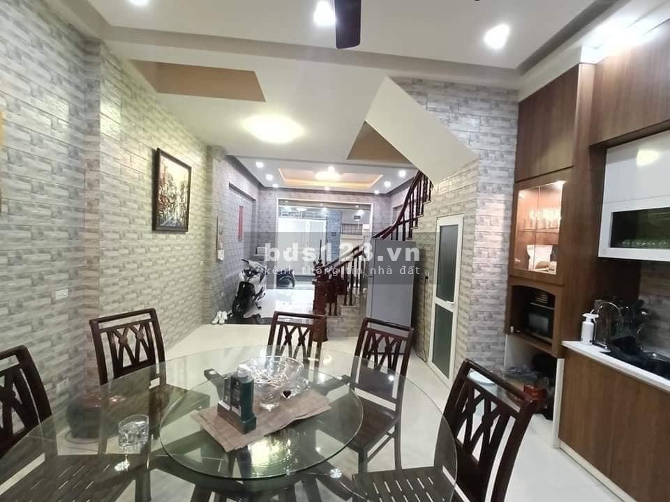 Bán nhà Giáp Nhị Hoàng Mai diện tích 50m2 4 tầng đúc, ba gác tránh, gia tốt
