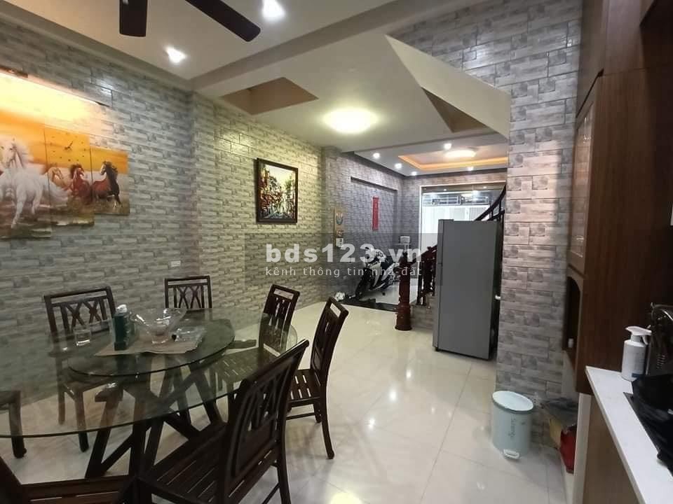 Bán nhà Giáp Nhị Hoàng Mai diện tích 50m2 4 tầng đúc, ba gác tránh, gia tốt