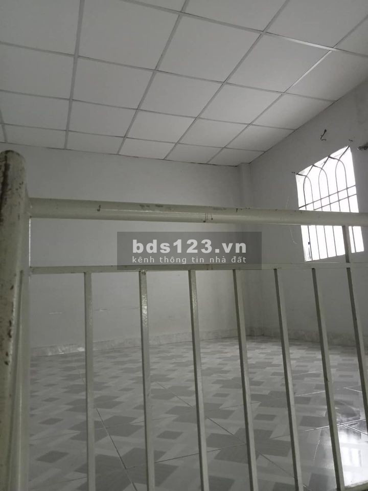 nhà nguyên căn Thủ Đức giá rẻ sv sạch sẽ liên hệ 0976659800