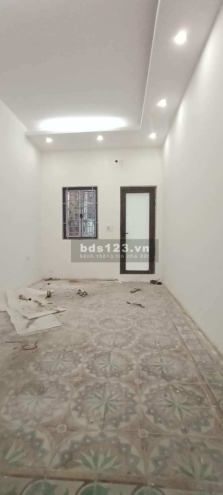Cần bán nhà kinh doanh tốt Hồng Mai, Hai Bà Trưng 37m2 x 4 tầng, chỉ 3.65 tỷ. Alo e Lan 0975258510