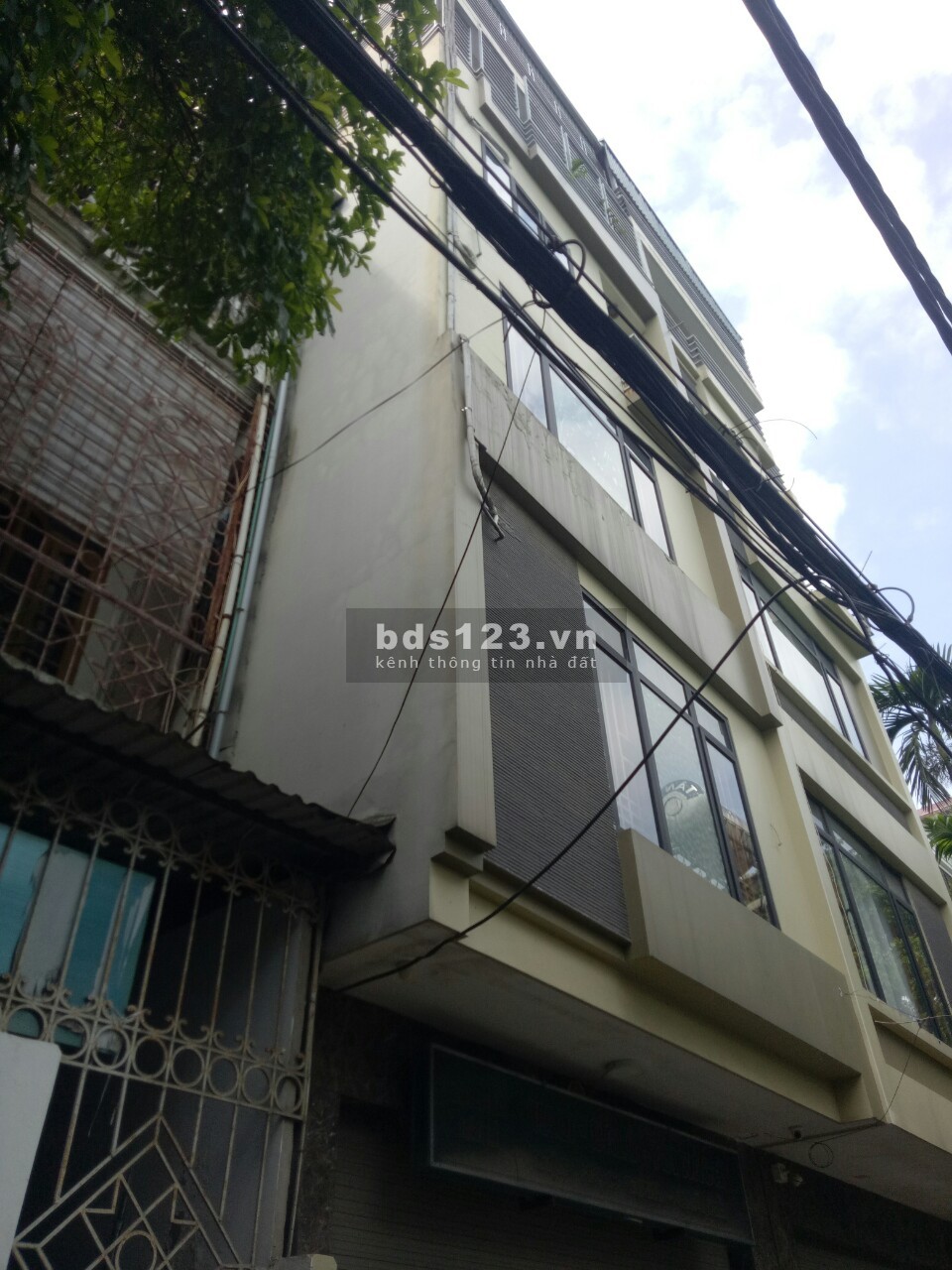 Bán nhà cầu giấy hai mặt thoáng ô tô vào nhà thiết kế đẹp thông thoáng