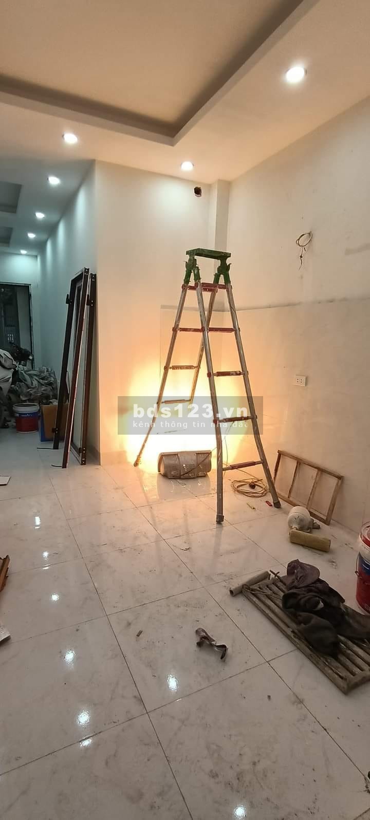 Cần bán nhà kinh doanh tốt Hồng Mai, Hai Bà Trưng 37m2 x 4 tầng, chỉ 3.65 tỷ. Alo e Lan 0975258510