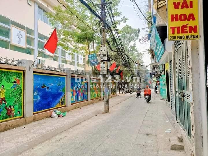 Cần bán nhà kinh doanh đỉnh Ngõ Quỳnh, Hai Bà Trưng 52m2 x 5 tầng, chỉ 8.5 tỷ. Alo em Lan 0975258510