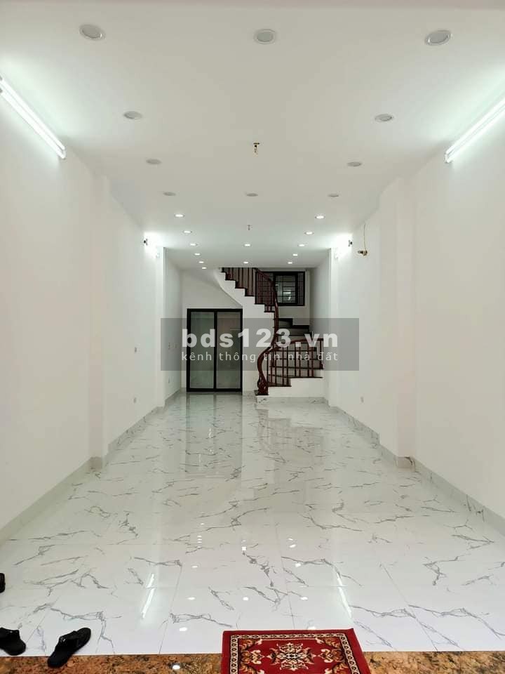 Cần bán nhà kinh doanh đỉnh Ngõ Quỳnh, Hai Bà Trưng 52m2 x 5 tầng, chỉ 8.5 tỷ. Alo em Lan 0975258510