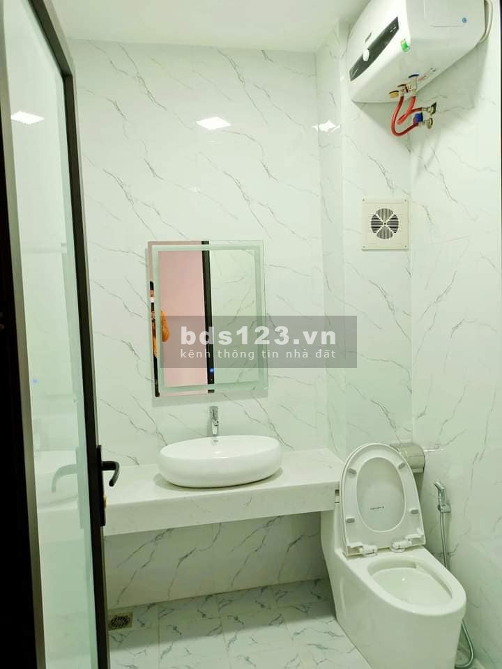 Cần bán nhà kinh doanh đỉnh Ngõ Quỳnh, Hai Bà Trưng 52m2 x 5 tầng, chỉ 8.5 tỷ. Alo em Lan 0975258510