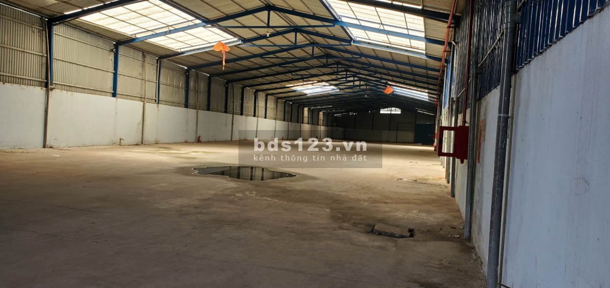 Cho thuê 2.400m2 và 2.000m2 kho xưởng đường Hồ Văn Long, P. Tân Tạo, Quận Bình Tân.
