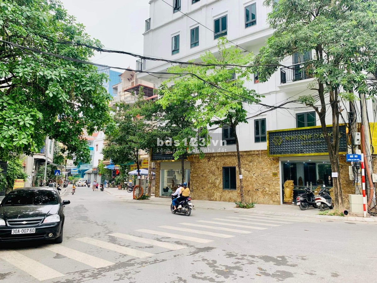 Bán nhà lô góc tuyệt đỉnh rất thoáng vì không bị che chắn sổ đỏ chính chủ, giá tốt