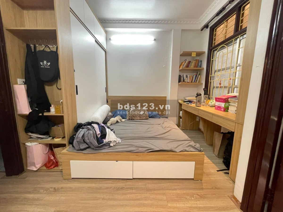 Bán nhà Kim Giang, diện tích 30m2, 5 tầng đúc 2 bước ra phố, sổ đỏ chính chủ