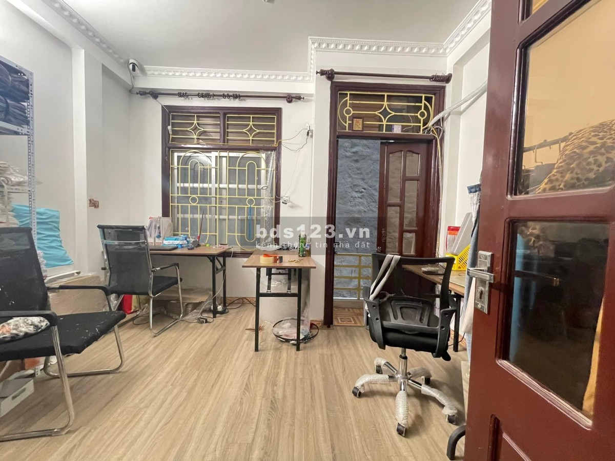 Bán nhà Kim Giang, diện tích 30m2, 5 tầng đúc 2 bước ra phố, sổ đỏ chính chủ
