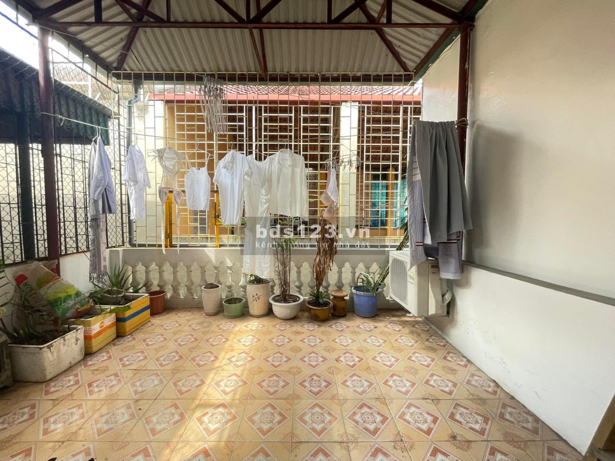 Bán nhà Kim Giang, diện tích 30m2, 5 tầng đúc 2 bước ra phố, sổ đỏ chính chủ