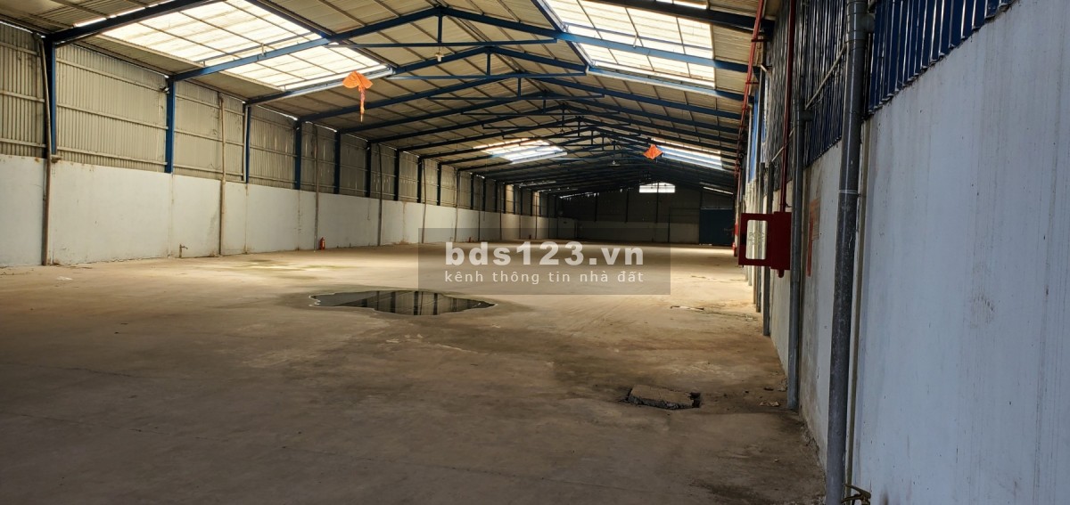 Cho thuê 2.400m2 và 2.000m2 kho xưởng đường Hồ Văn Long, P. Tân Tạo, Quận Bình Tân.