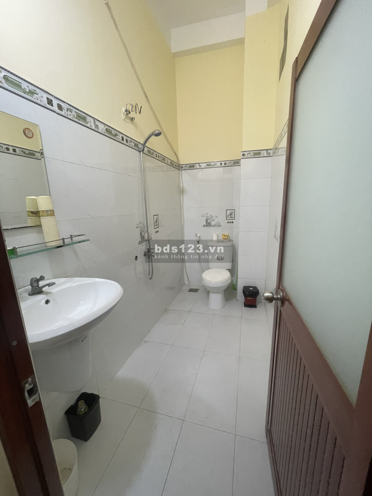 Cho thuê lầu 1 thích hợp văn phòng hoặc lớp học giá 9 triệu/tháng, đủ tiện ích