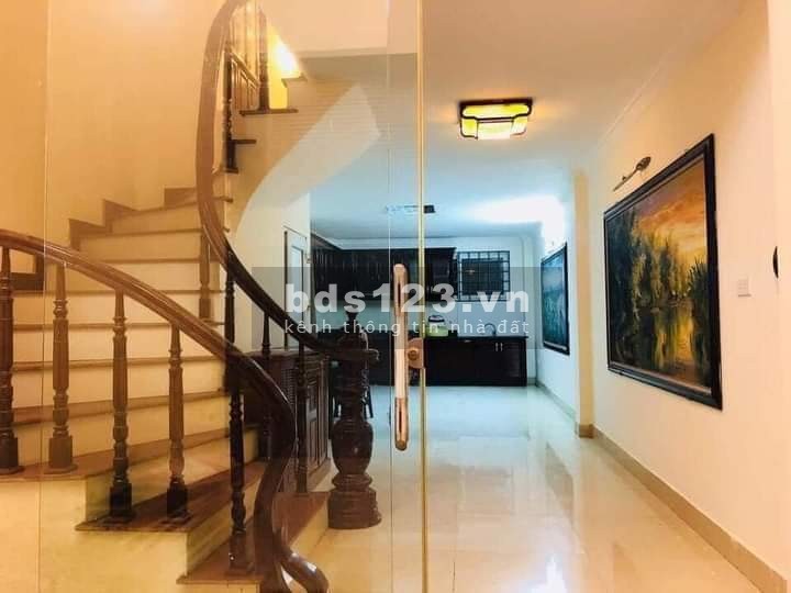 Bán nhà siêu đẹp gần trường đại học trung tâm thương mại ngõ rộng khả năng sinh lời cao