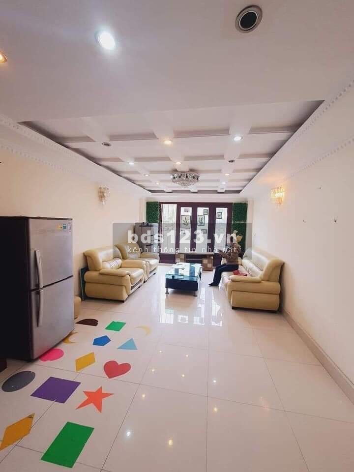 Bán nhà siêu đẹp gần trường đại học trung tâm thương mại ngõ rộng khả năng sinh lời cao