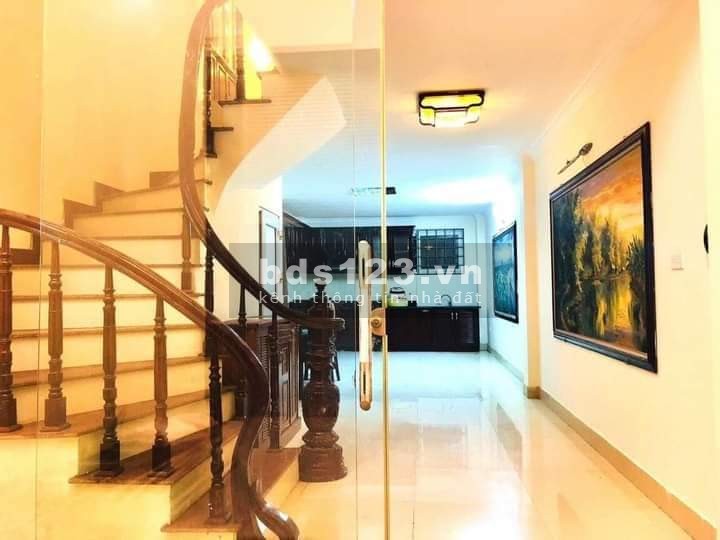 Bán nhà siêu đẹp gần trường đại học trung tâm thương mại ngõ rộng khả năng sinh lời cao