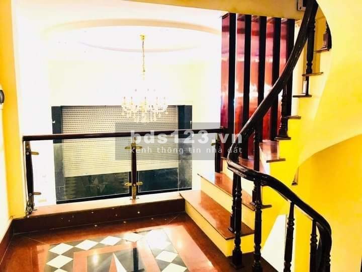 Bán nhà siêu đẹp gần trường đại học trung tâm thương mại ngõ rộng khả năng sinh lời cao