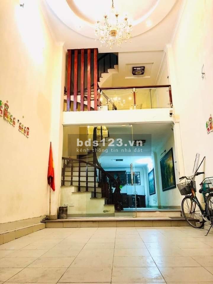 Bán nhà siêu đẹp gần trường đại học trung tâm thương mại ngõ rộng khả năng sinh lời cao