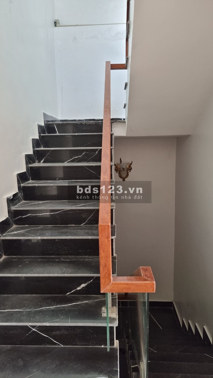 Bán khách sạn mới xây vườn đào, Bãi Cháy, Hạ Long, Quảng Ninh