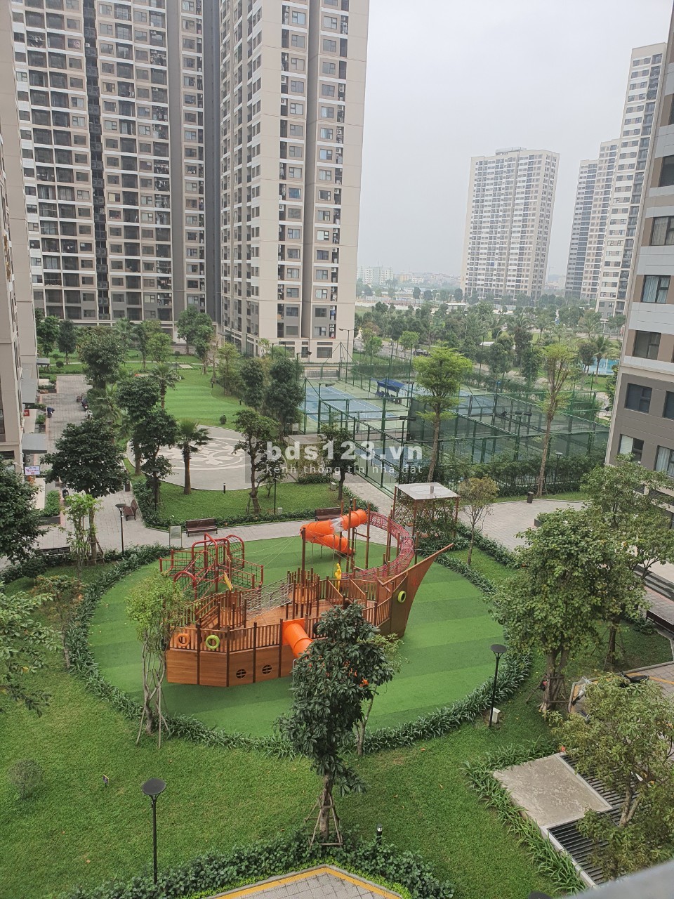 Gia đình cần bán gấp căn hộ 2 phòng ngủ + 1PN nhỏ và 2WC giá bán 1.9 tỷ tại Vinhomes Ocean Park