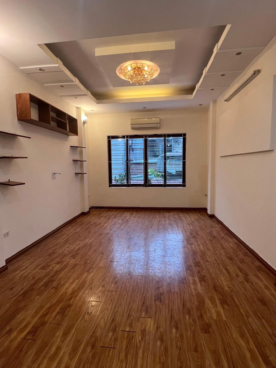 Siêu phẩm nhà Triều Khúc lô góc ô tô qua nhà DT 45m² x 5 tầng giá 5,58 tỷ đồng