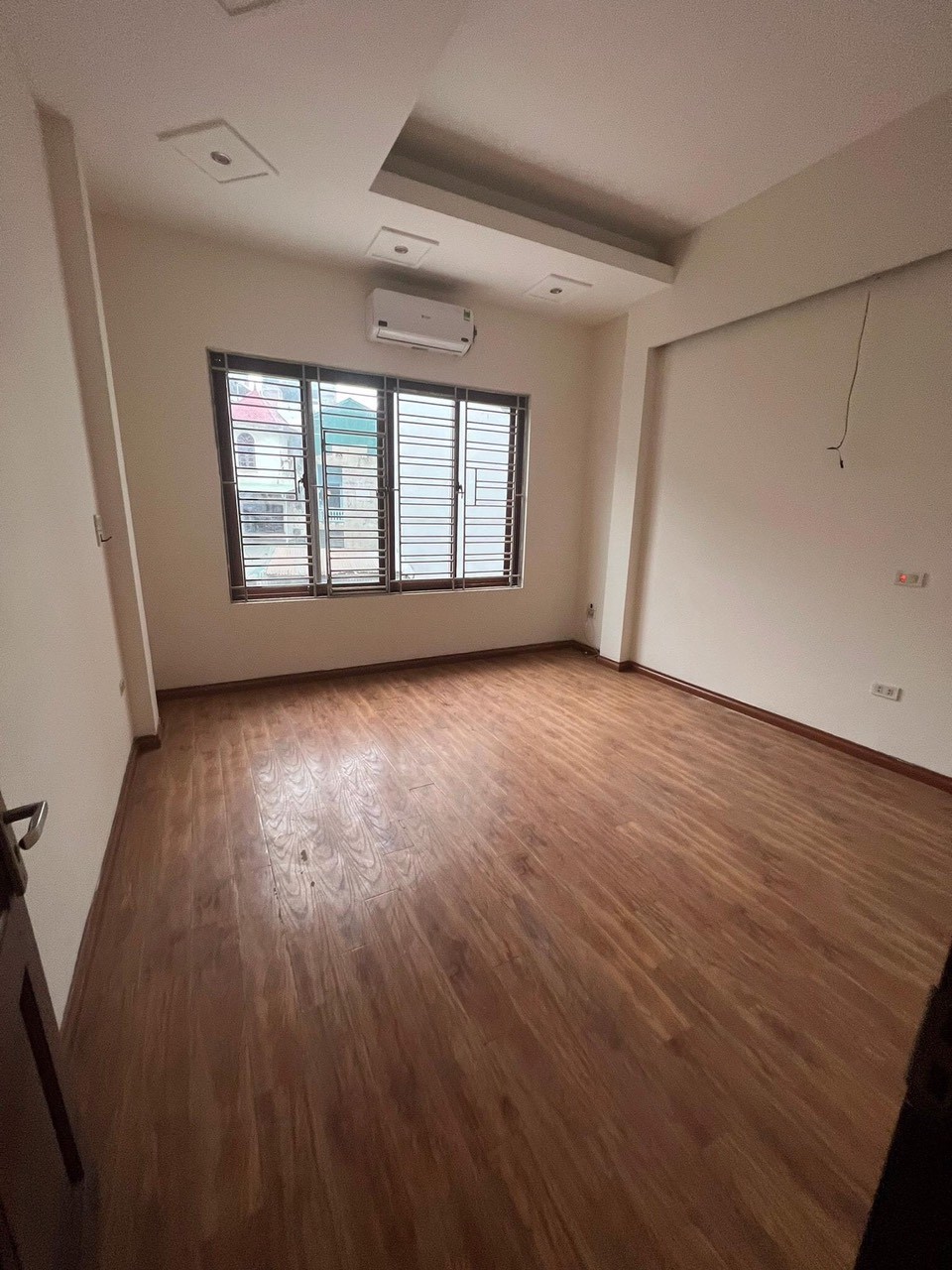 Siêu phẩm nhà Triều Khúc lô góc ô tô qua nhà DT 45m² x 5 tầng giá 5,58 tỷ đồng