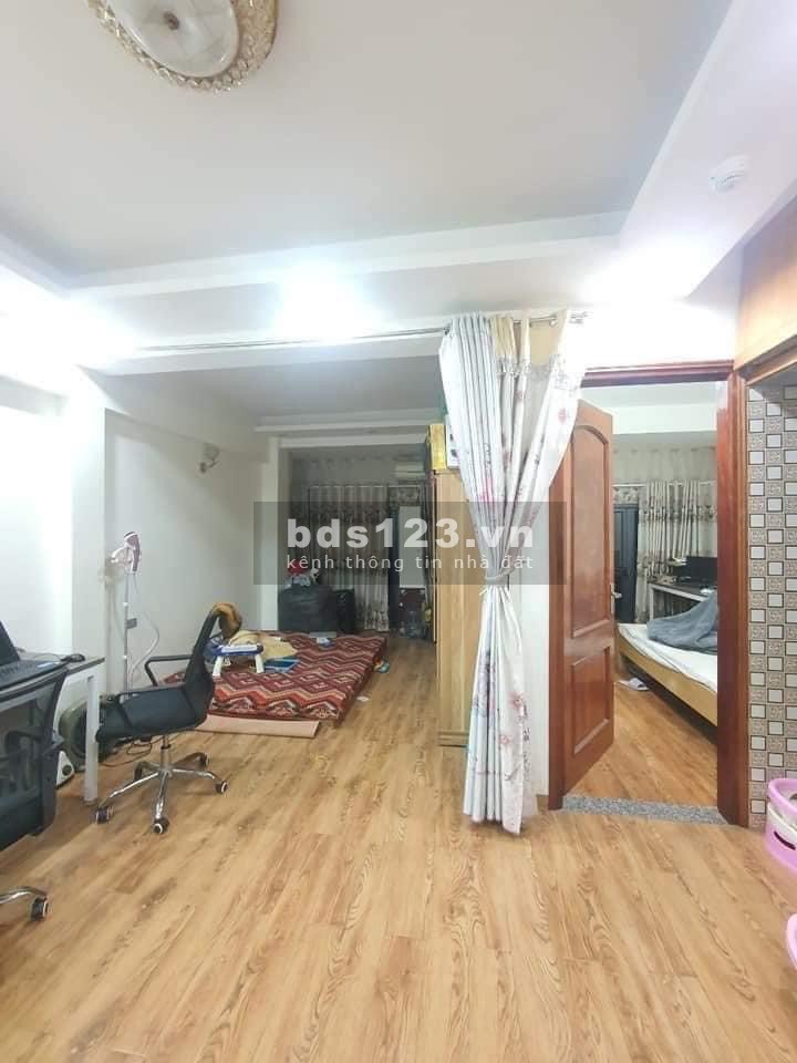 Bán nhà Hoàng Quốc Việt ô tô vào nhà, 20 phòng, DTSD 85m² giá 22 tỷ đồng