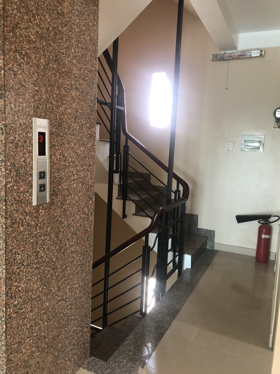 Cho thuê tòa mặt tiền Lê Văn Sỹ, Phú Nhuận diện tích sử dụng 6x20m, 1 hầm, 6 lầu, giá 80 triệu/tháng