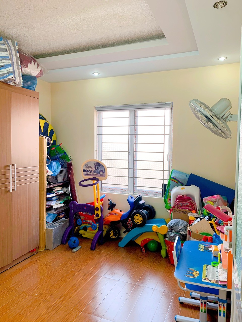 Cần bán ngay gần mặt đường Đà Nẵng, ngõ nông thông thoáng, nhà dân xây giá tốt