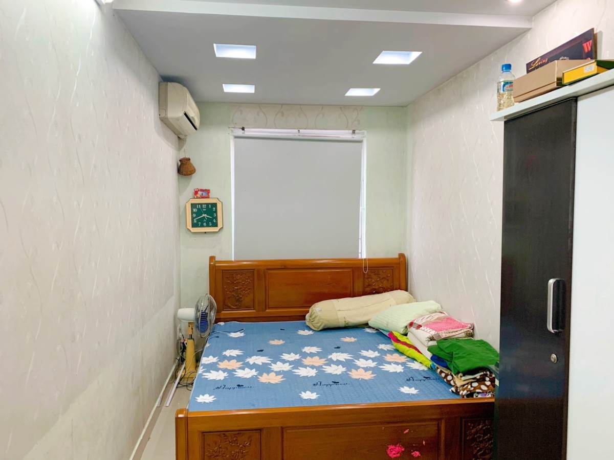 Cần bán ngay gần mặt đường Đà Nẵng, ngõ nông thông thoáng, nhà dân xây giá tốt