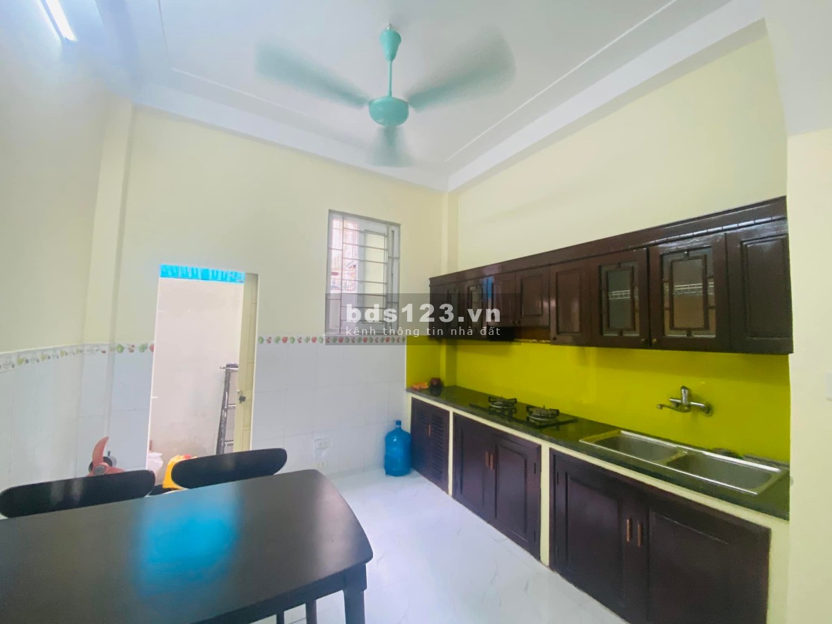 Thanh khoản gấp nhà Kim Giang DT 45m² x 4 tầng, gần bãi đỗ ô tô LH 0978908716