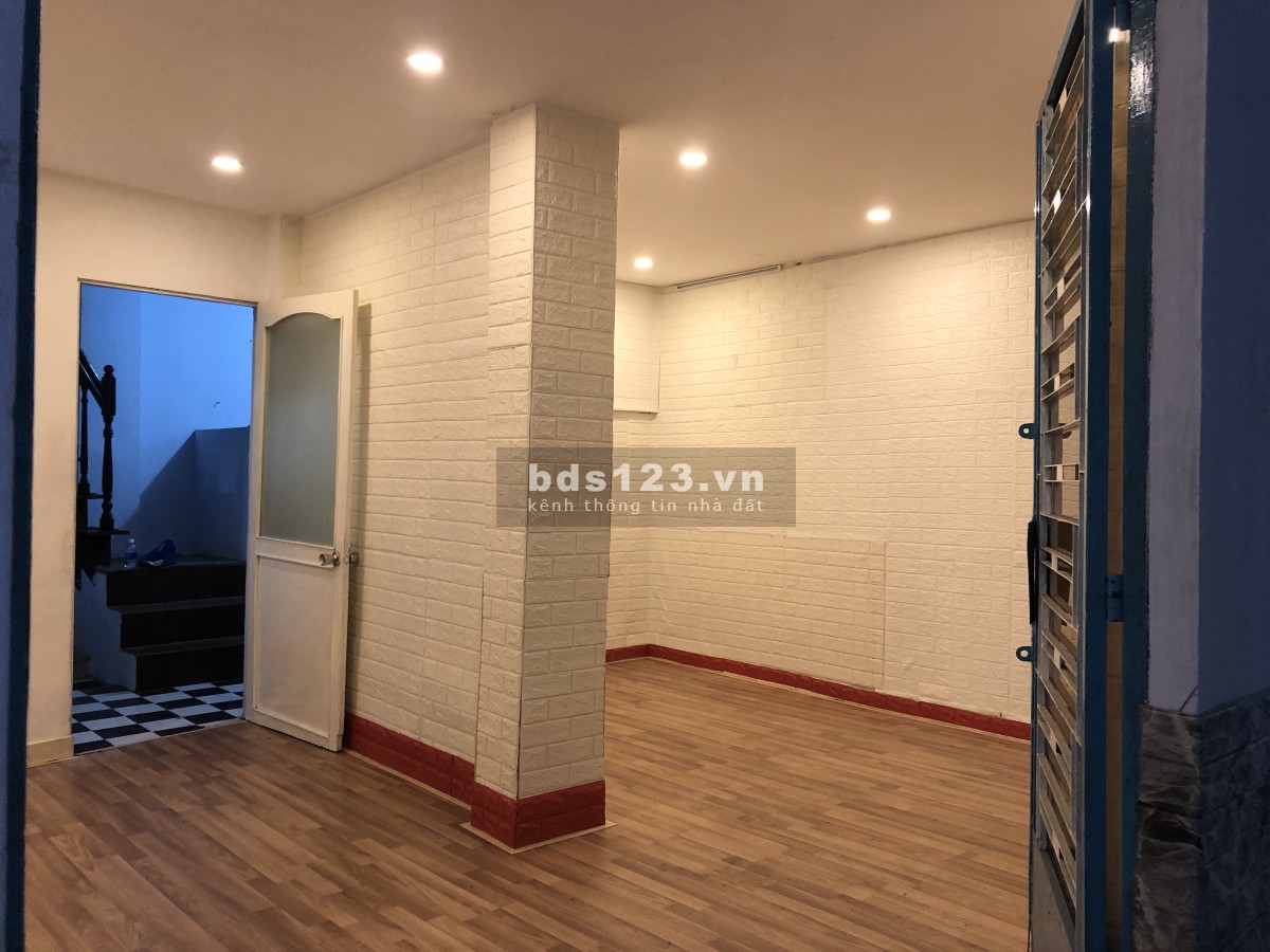 Nhà nguyên căn cho thuê trung tâm Quận 1 giá tốt thị trường, khu dân cư đông