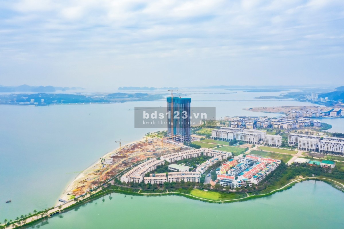 Cần bán gấp suất mua ngoại giao căn A3007 tại dự án A La Carte Hạ Long Bay, view biển, sổ đỏ lâu dài