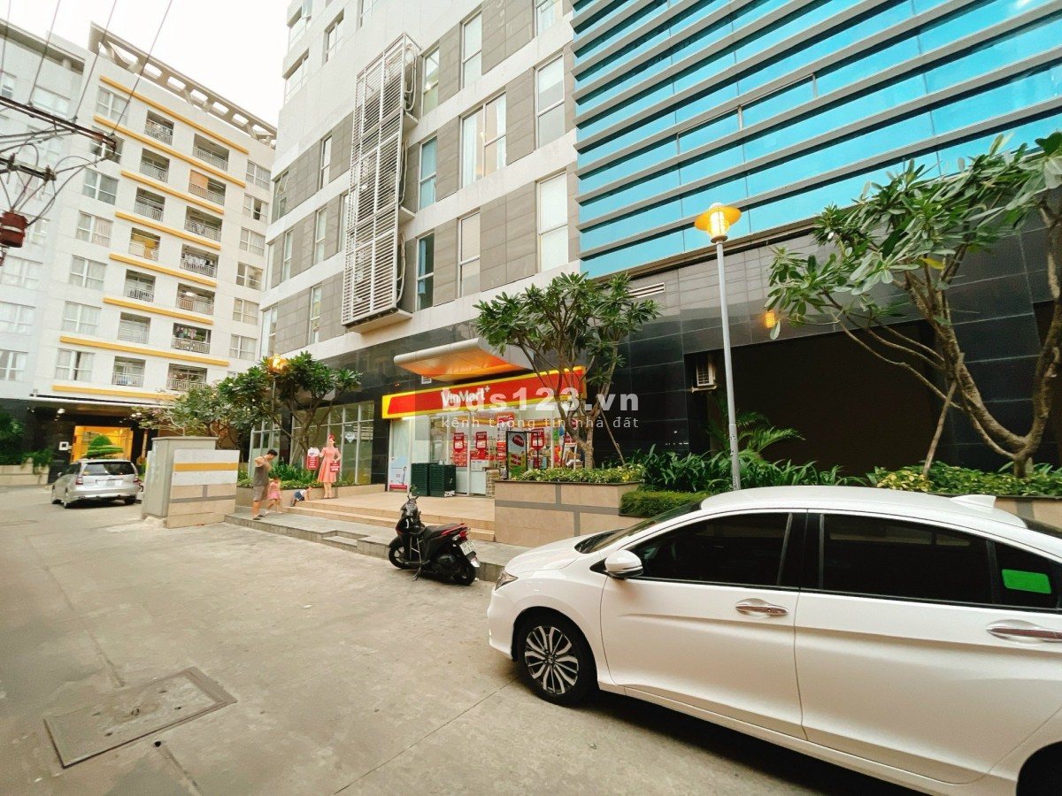 The Prince cho thuê căn hộ cao cấp, diện tích sử dụng 52m2, bán giao vào ở ngay