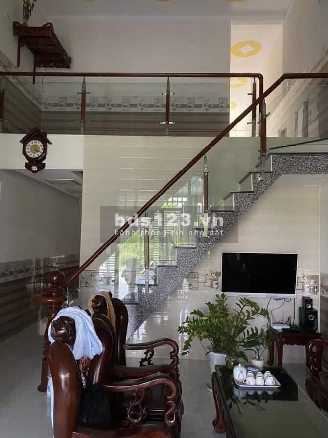 Bán nhà nguyên căn 1 trệt 1 lửng ngã ba Nguyễn Thái Học diện tích 100m2 giá bán 1.75 tỷ
