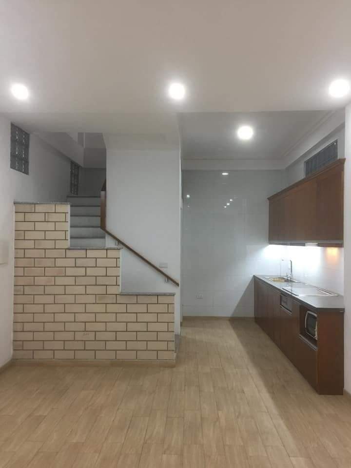 Nhà Láng Hạ 5 tầng ngõ thông cách phố kinh doanh sầm uất 40m giá chỉ 5,3 tỷ đồng