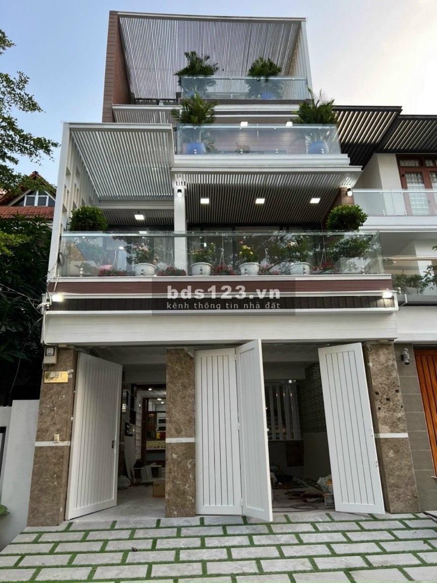 Bán biệt thự hẻm xe hơi Cách Mạng Tháng 8, Quận 10, Dt: 5,5 x 25m, giá 16,5 tỷ TL