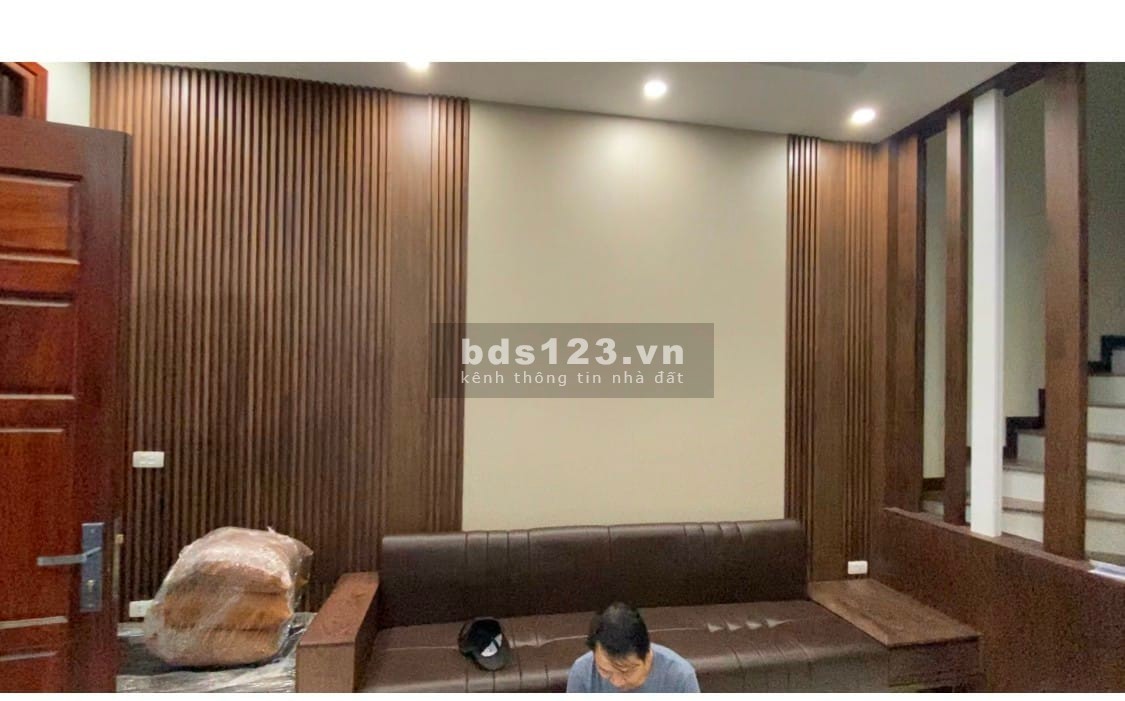 Nhà mới Lạc Long Quân 5 tầng diện tích 45m2, ngõ thông ba gác tránh, giá bán chỉ 5 tỷ
