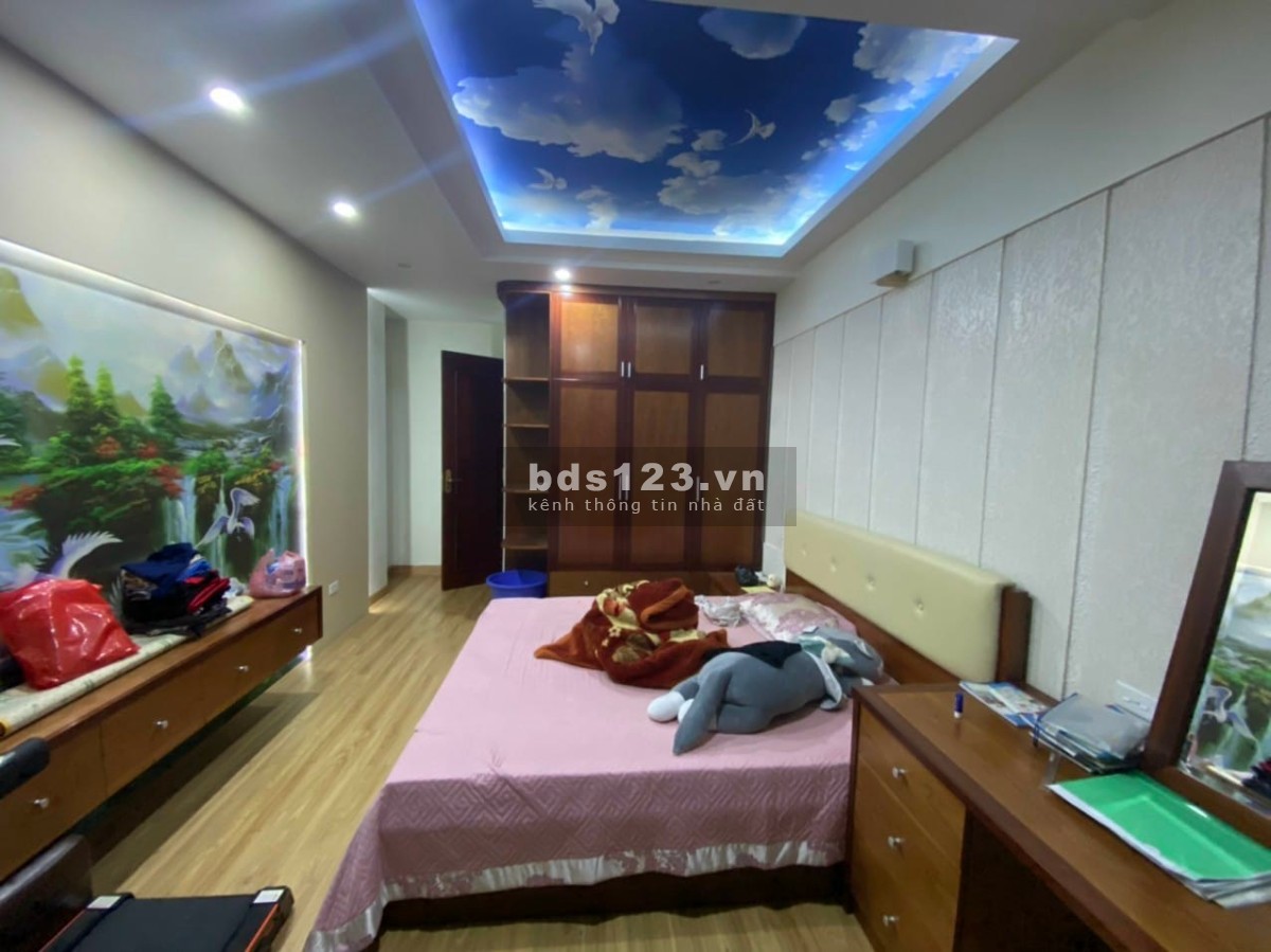 Nhà mới Lạc Long Quân 5 tầng diện tích 45m2, ngõ thông ba gác tránh, giá bán chỉ 5 tỷ